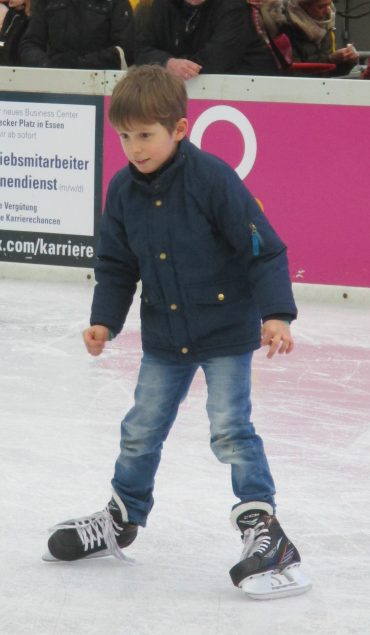 Eislaufen auf dem Kennedyplatz in Essen